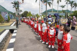 Ingin Lebih Dekat dengan TNI nya, Pelajar Serbu Makorem 071/Wijayakusuma