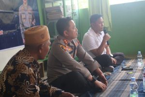 Jumat Curhat,  Kapolres Berau Kunjungi dan Berdialog dengan Warga Kampung Labanan Makmur