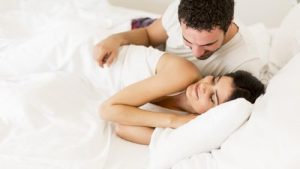 Ini 7 Cara Menaikkan Mood Pasangan Sebelum Bercinta, Suami Wajib Tahu