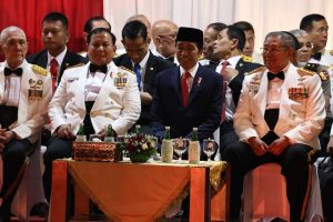 Menhan Prabowo Dampingi Presiden Jokowi Pimpin Upacara Parade Senja di Kemhan