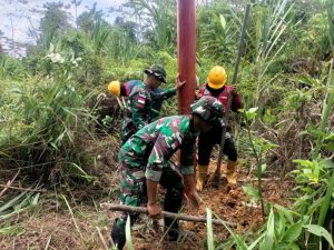 Berikan Penerangan di Kampung Pedalaman Papua Dengan Membantu Percepatan Pemasangan Aliran listrik