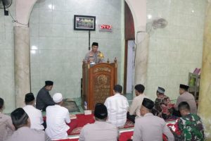 Kapolres Metro Jakarta Barat Sampaikan Pesan Kamtibmas saat Sholat Subuh Berjamaah