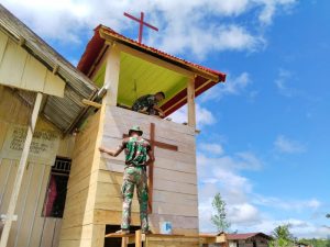 Satgas Yonif 125/SMB Bangun Menara Lonceng Pertama di Distrik Korowai Buluanop