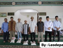 Sang Pejuang Dhuafa Berikan Pewangi Ambal Masjid Kepada Para BKM Hasil Binaanya