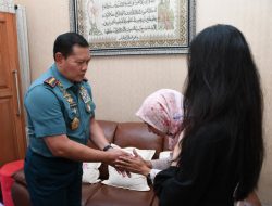 Panglima TNI Takziah ke Kediaman Empat Pajurit Terbaik TNI AU yang Gugur Kecelakaan Super Tucano