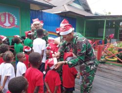 Bahagianya Murid Paud Si’mbisa saat Menerima Baju dan Topi Natal dari Satgas Yonif 125/SMB