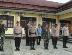 Satgas Yonif 623 Apel Gelar Pasukan Operasi Lilin Pengamanan Tahun Baru 2024 oleh Polres Maybrat