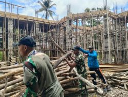 Semangat Membangun Papua, Satgas Yonif 623 Bantu Warga Bangun Gereja