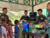 Satgas Yonif 122/TS Ajak Anak-Anak SD di Perbatasan Papua Laksanakan Makanan Siang Bersama