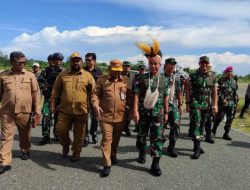 Kasdam XVII/Cenderawasih dan Danrem 172/PWY Diterima Dandim 1715/Yahukimo dan Forkopimda di Bandara Nop Goliat Dekai untuk Penutupan TMMD ke-119