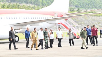 Presiden Jokowi Tiba di Bandara Syukuran Amiruddin Amir Banggai