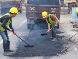 Perusahaan Pastikan Perbaikan Berkelanjutan pada Ruas Jalan Tompe-Surumana demi Keselamatan Pengguna