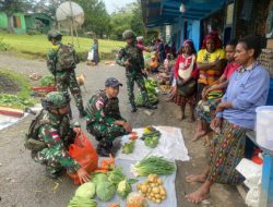 Dorong Pertumbuhan Ekonomi, Satgas Yonif 641/Bru Borong Hasil Tani Mama-Mama Papua