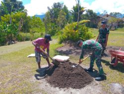 Gelar Karya Bhakti, Satgas Yonif 641/Bru Laksanakan Pembersihan dan Renovasi Gereja di Apapsili
