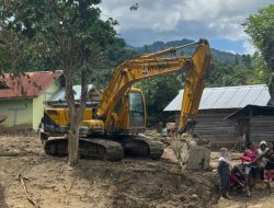 Gubernur Respon Cepat Banjir Bandang di Wombo Kalonggo, Akris Lobby BWSS Turunkan 1 Unit Eksavator