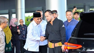 Menteri Transmigrasi Kunjungi Sulteng, Tinjau Program Petik Kopi hingga Serahkan Hewan Kurban
